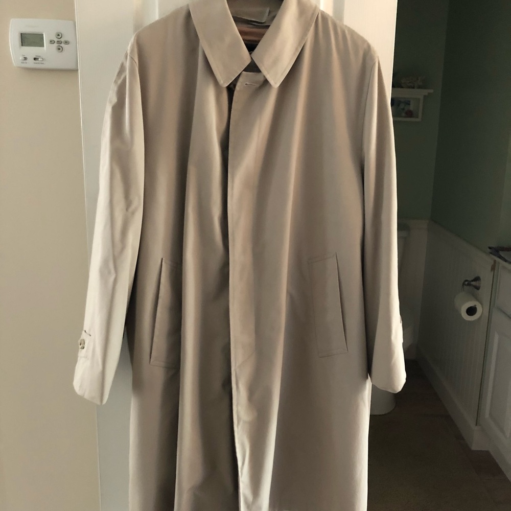Men’s size 44 Reg. Trench coat.